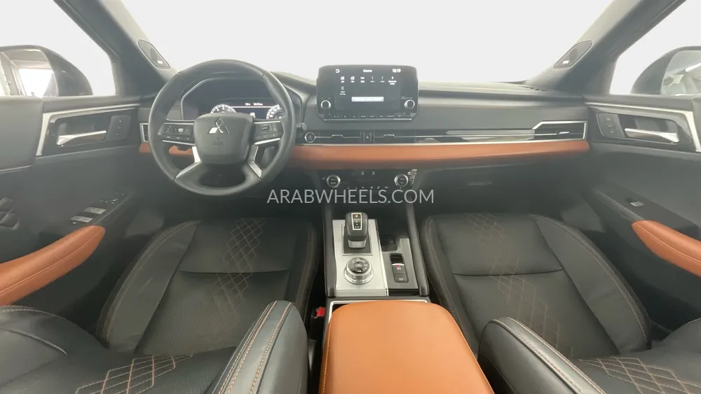 ميتسوبيشي أوتلاندر 2023 for Sale in دبي Image-10