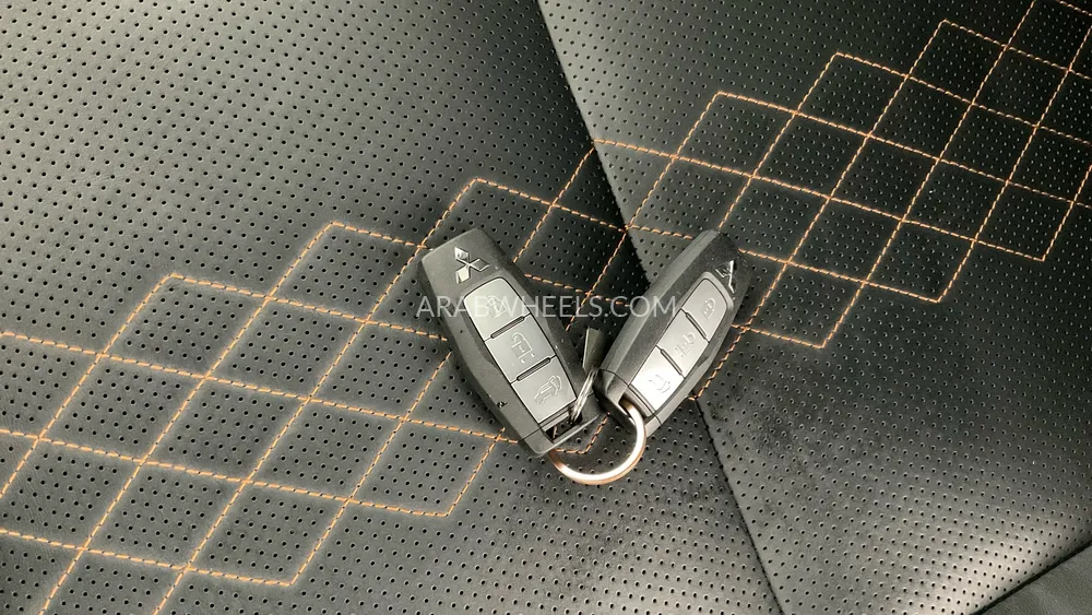 ميتسوبيشي أوتلاندر 2023 for Sale in دبي Image-17