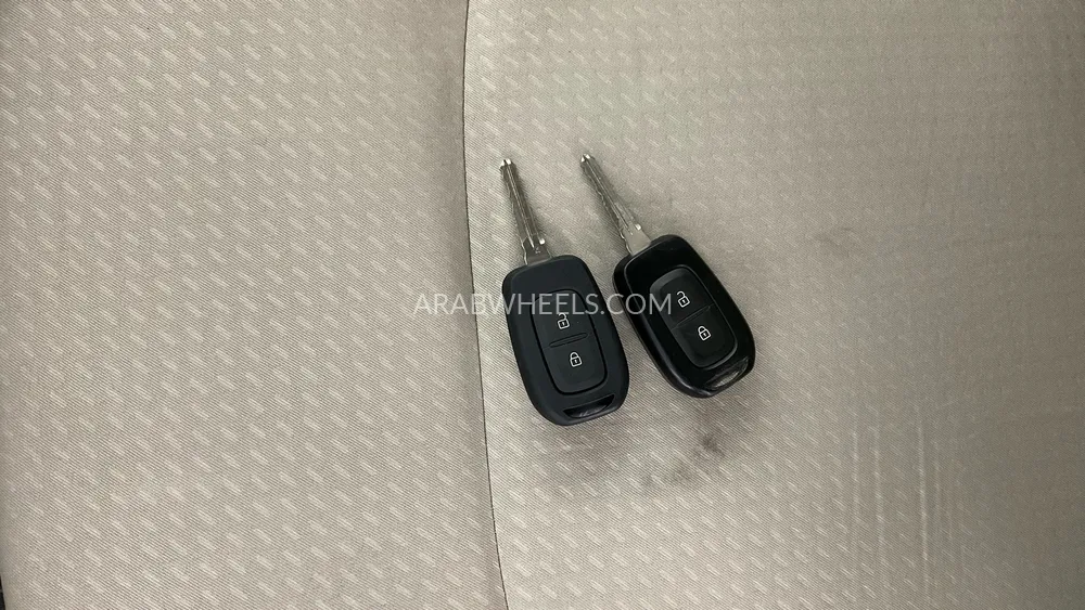 Renault Symbol 2021 for Sale in Sharjah Image-16