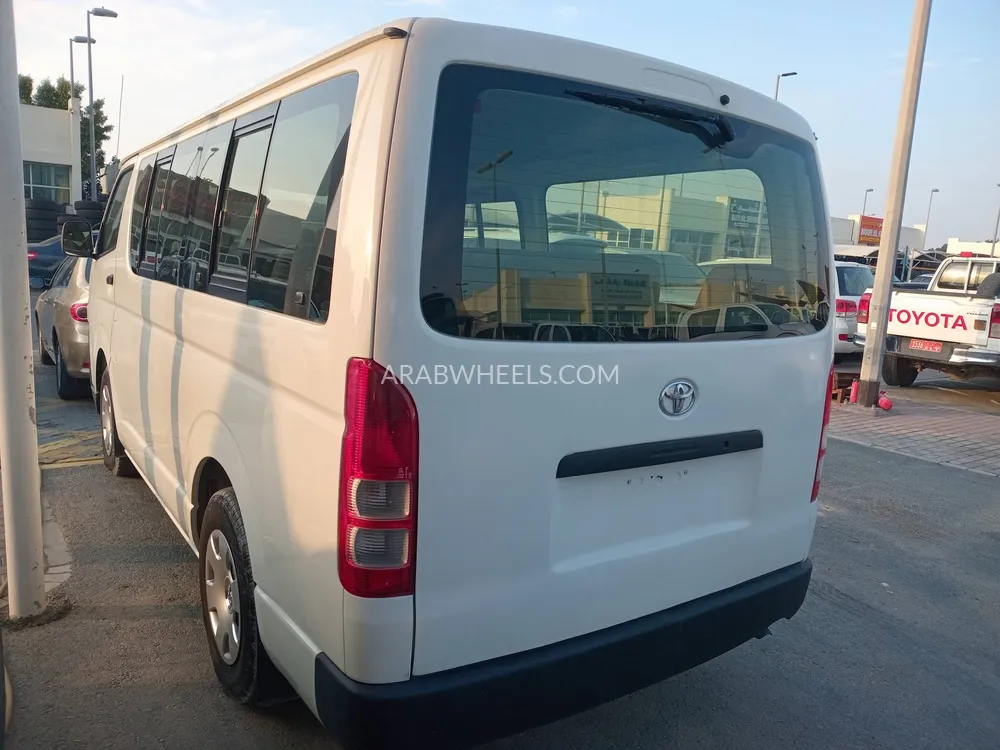 Toyota Hiace 2013 for Sale in Sharjah Image-4