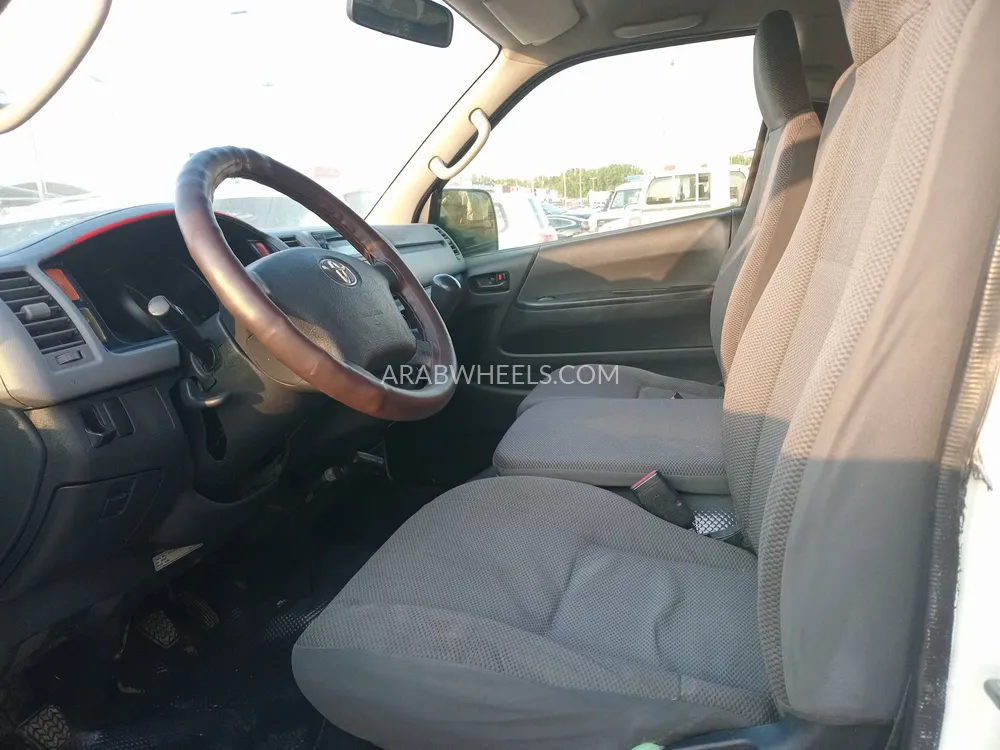 Toyota Hiace 2013 for Sale in Sharjah Image-8