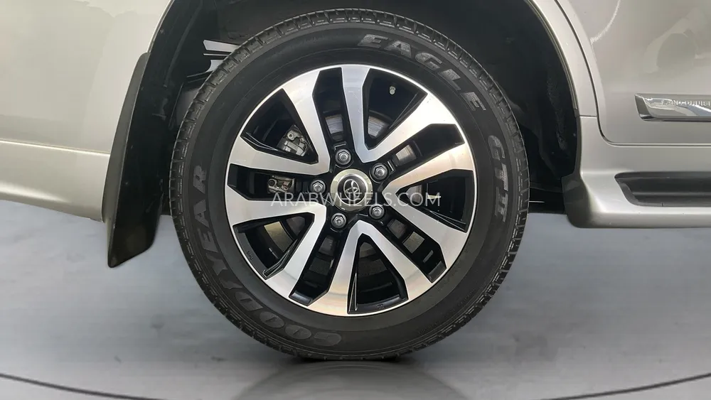 Toyota Land Cruiser 2019 for Sale in Sharjah Image-9