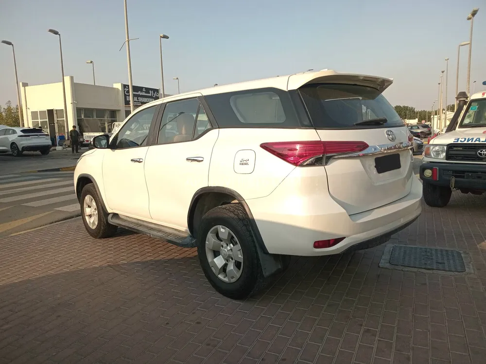 Toyota Fortuner 2018 for Sale in Sharjah Image-5
