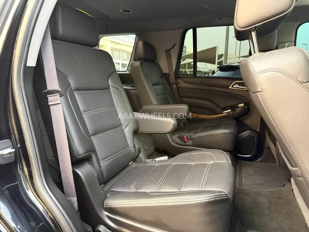 GMC Yukon 2017 for Sale in Sharjah Image-3
