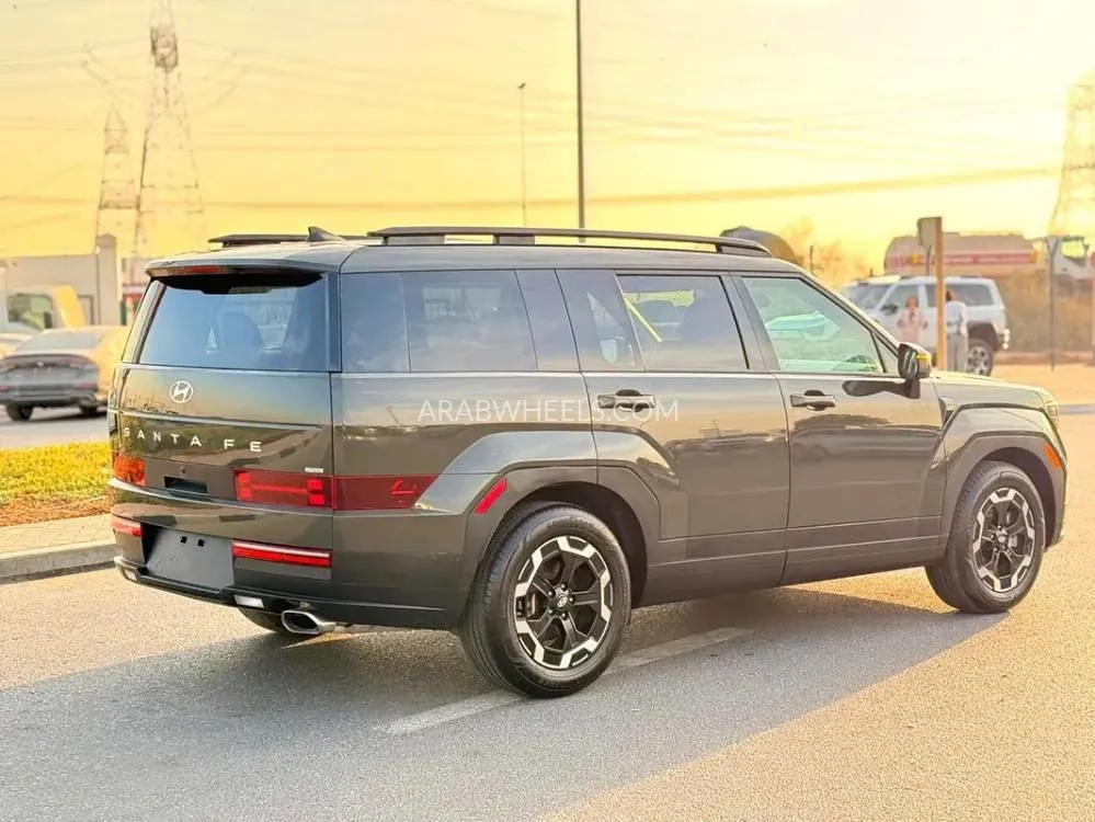 Hyundai Grand Santa Fe 2024 for Sale in Dubai Image-11