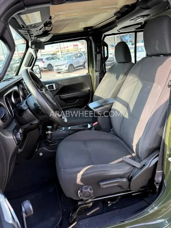 جيب غلادياتور 2022 for Sale in دبي Image-5