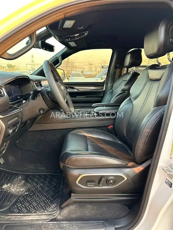 جيب جراند واجونير 2023 for Sale in دبي Image-8