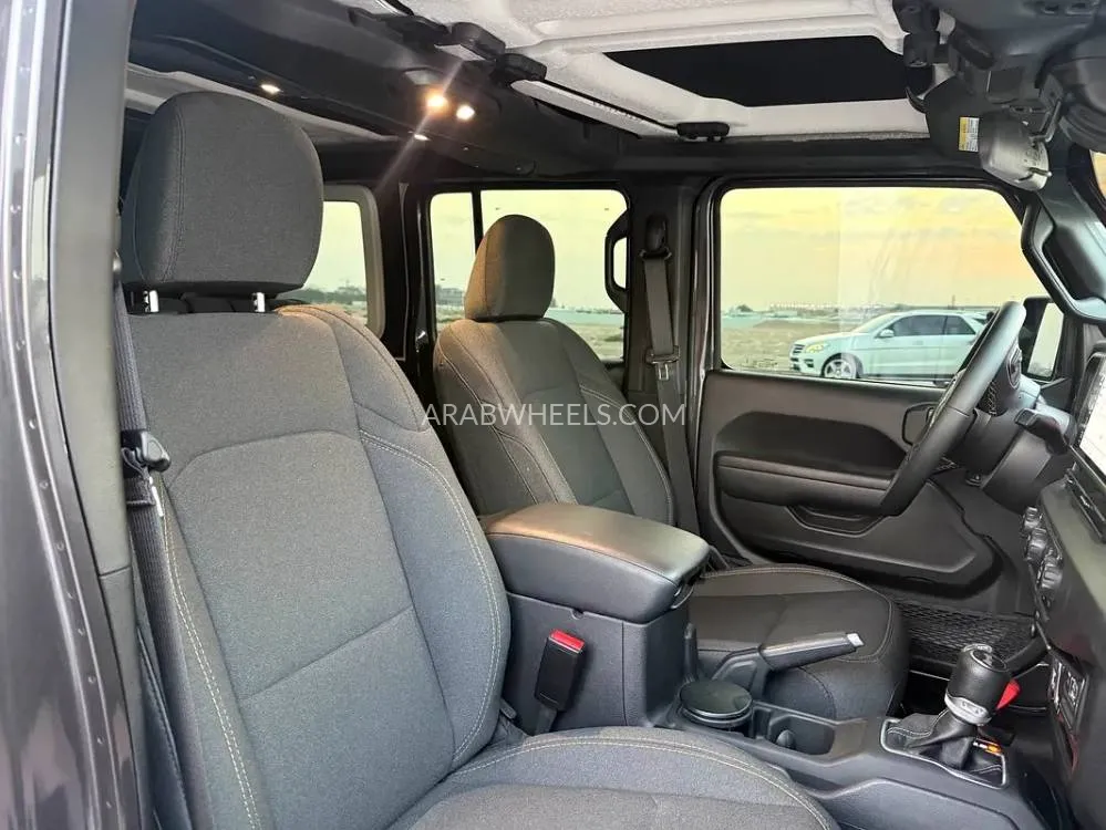 Jeep Wrangler 2024 for Sale in Sharjah Image-6
