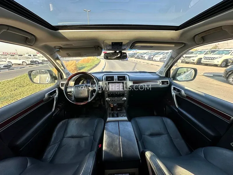 Lexus GX 2018 for Sale in Dubai Image-4