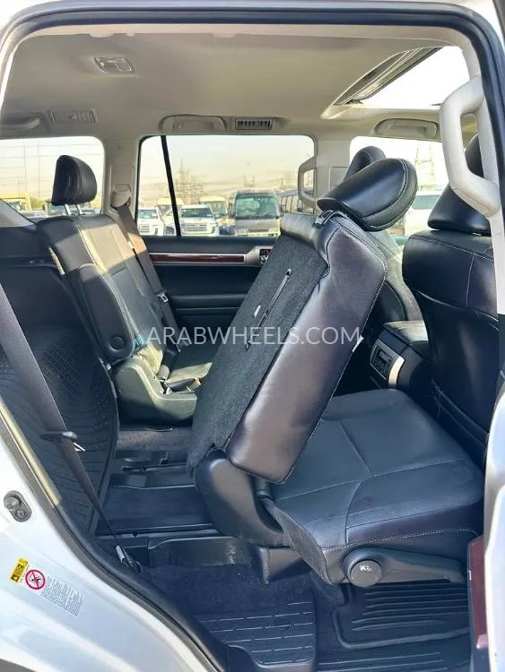 Lexus GX 2018 for Sale in Dubai Image-19