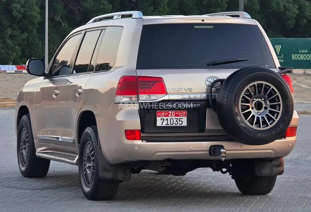 Toyota Land Cruiser 2012 for Sale in Sharjah Image-11