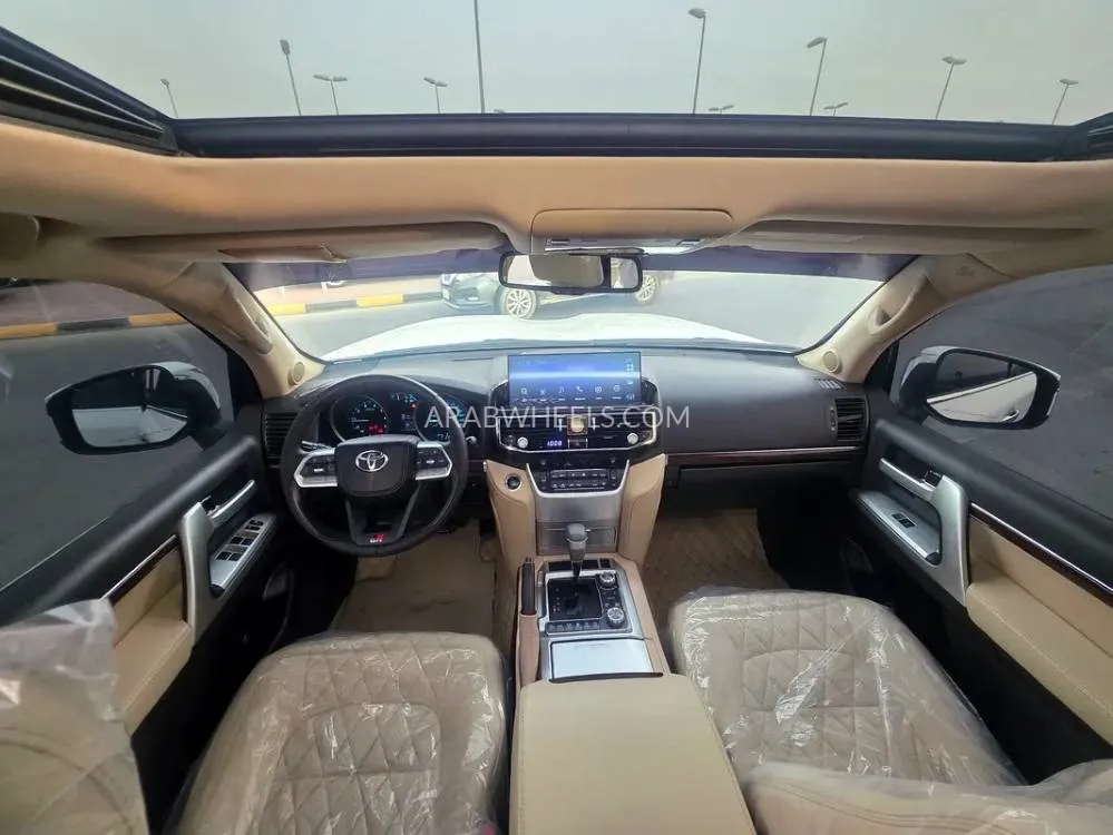 Toyota Land Cruiser 2014 for Sale in Sharjah Image-7