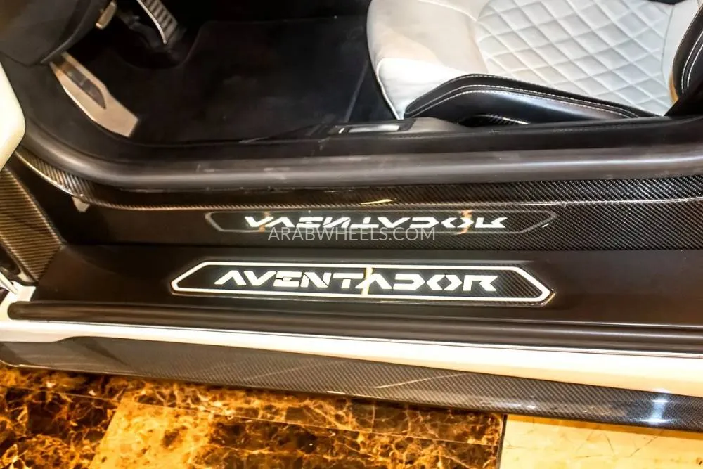 Lamborghini Aventador 2018 for Sale in Abu Dhabi Image-2