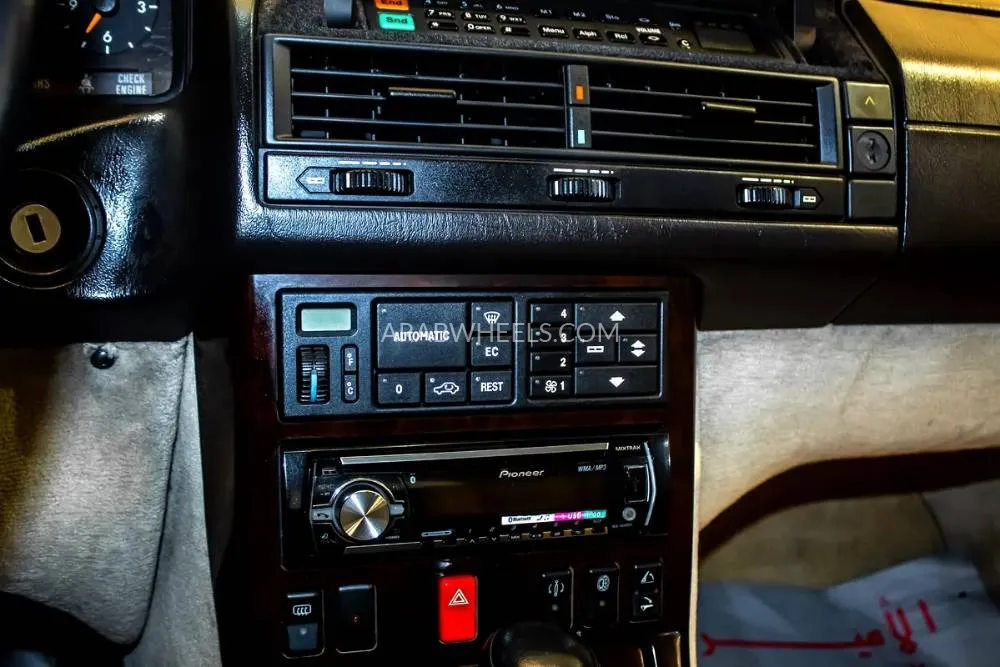 Mercedes Benz SL Class 1994 for Sale in Abu Dhabi Image-8