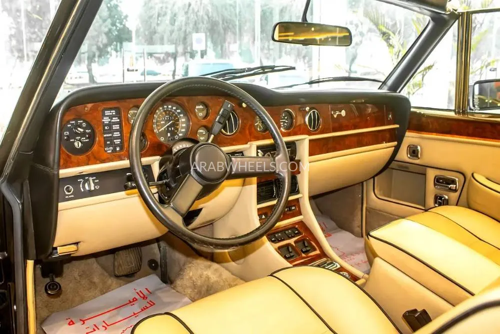 Rolls Royce Corniche 1985 for Sale in Abu Dhabi Image-4
