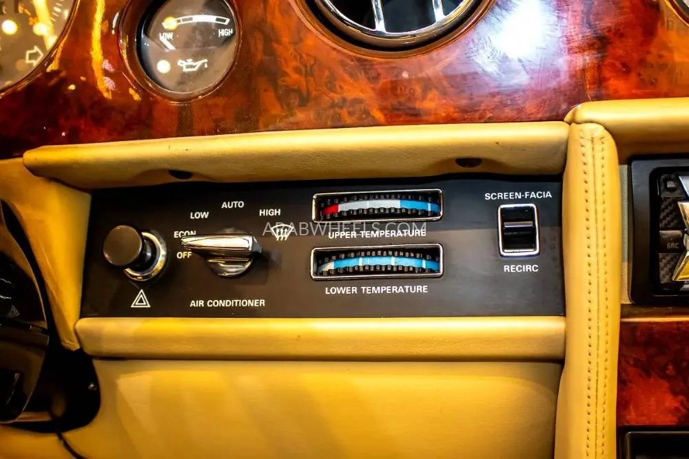 Rolls Royce Corniche 1985 for Sale in Abu Dhabi Image-13