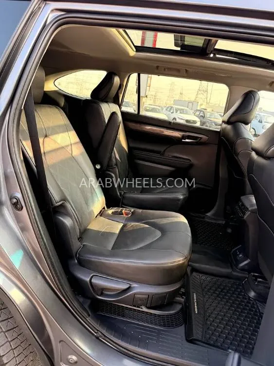 تويوتا جراند هايلاندر 2023 for Sale in دبي Image-9