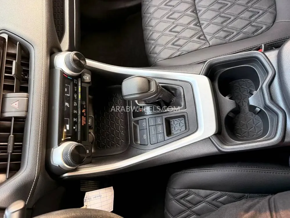 تويوتا راف 4 2019 for Sale in دبي Image-14