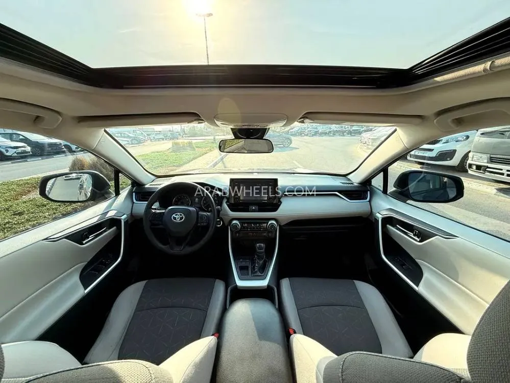 تويوتا راف 4 2022 for Sale in دبي Image-2