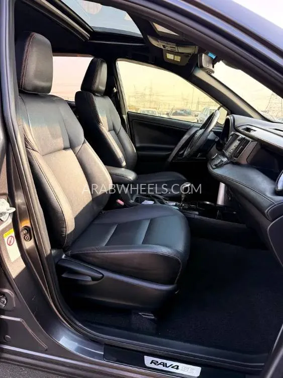 Toyota Rav4 2018 for Sale in Dubai Image-7