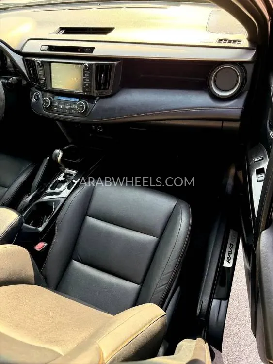 Toyota Rav4 2018 for Sale in Dubai Image-10