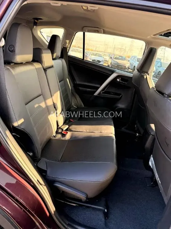 Toyota Rav4 2018 for Sale in Dubai Image-4