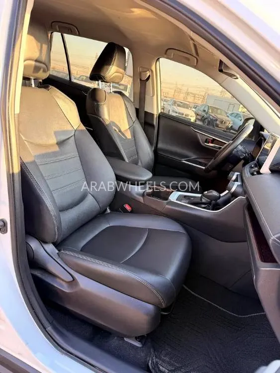 تويوتا راف 4 2023 for Sale in دبي Image-7