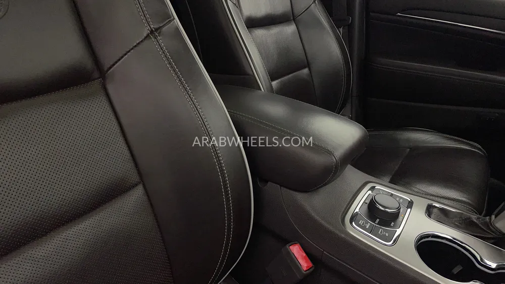 Jeep Grand Cherokee 2019 for Sale in Dubai Image-41
