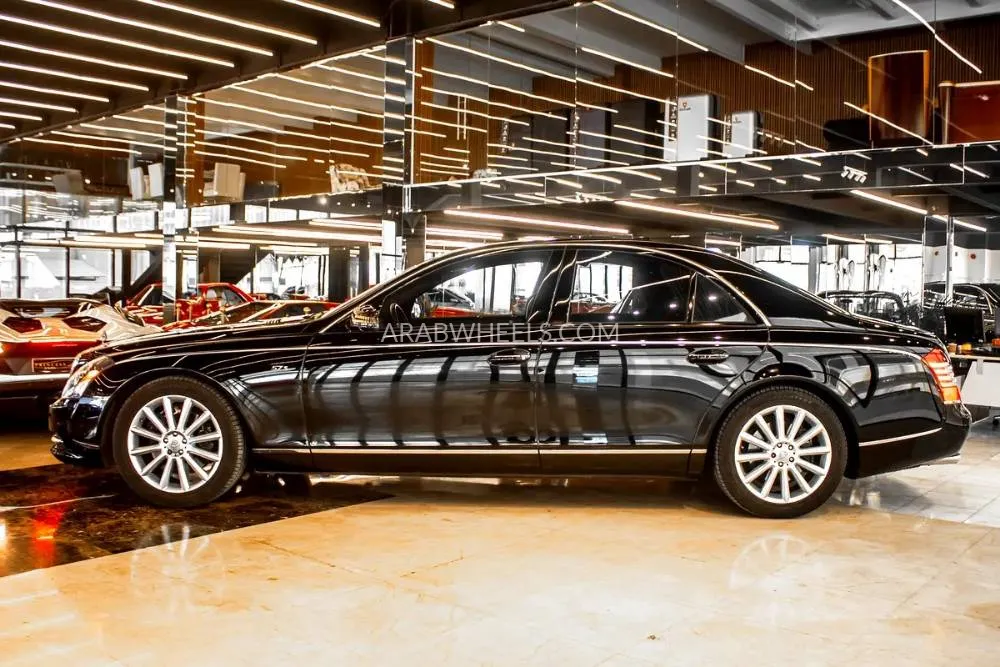 مايباخ 57 2012 for Sale in أبو ظبي Image-9