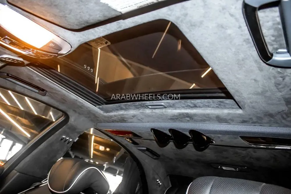 مايباخ 57 2012 for Sale in أبو ظبي Image-11