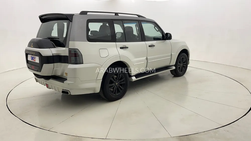 Mitsubishi Pajero 2020 for Sale in Dubai Image-3