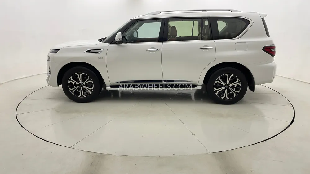 Nissan Patrol 2022 for Sale in Dubai Image-6