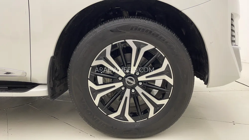 Nissan Patrol 2022 for Sale in Dubai Image-10