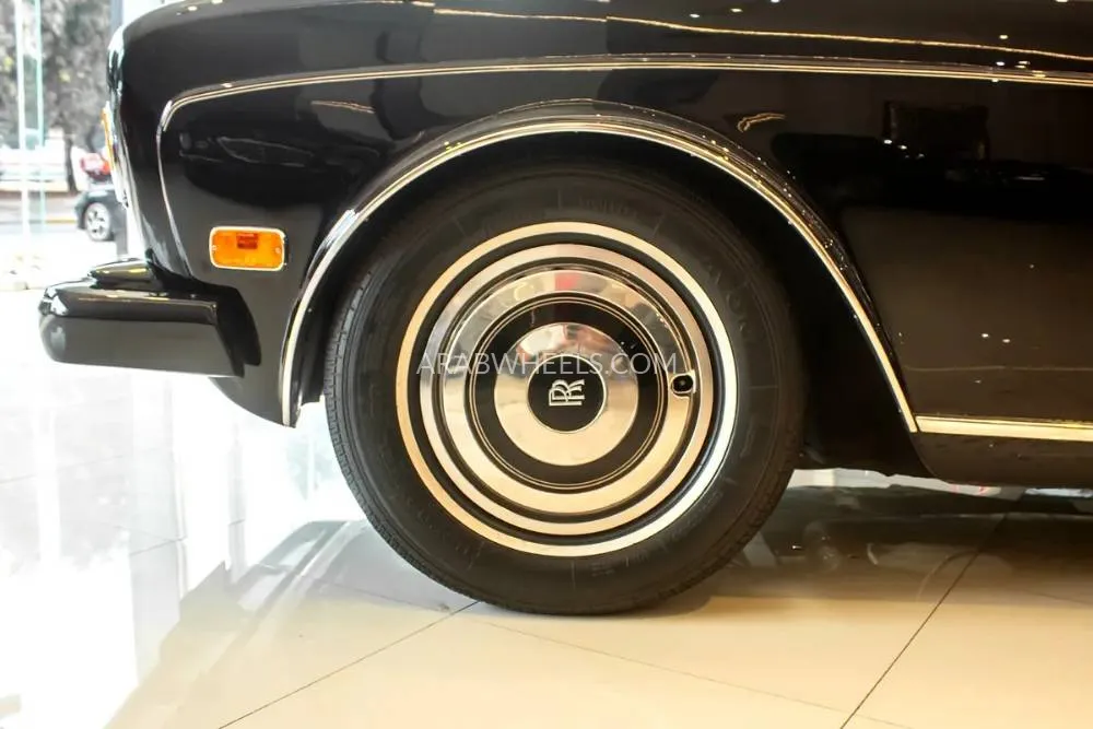 Rolls Royce Corniche 1985 for Sale in Abu Dhabi Image-18