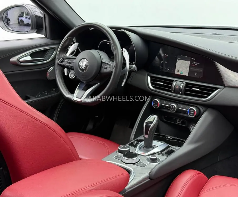 Alfa Romeo Giulia 2024 for Sale in Dubai Image-10