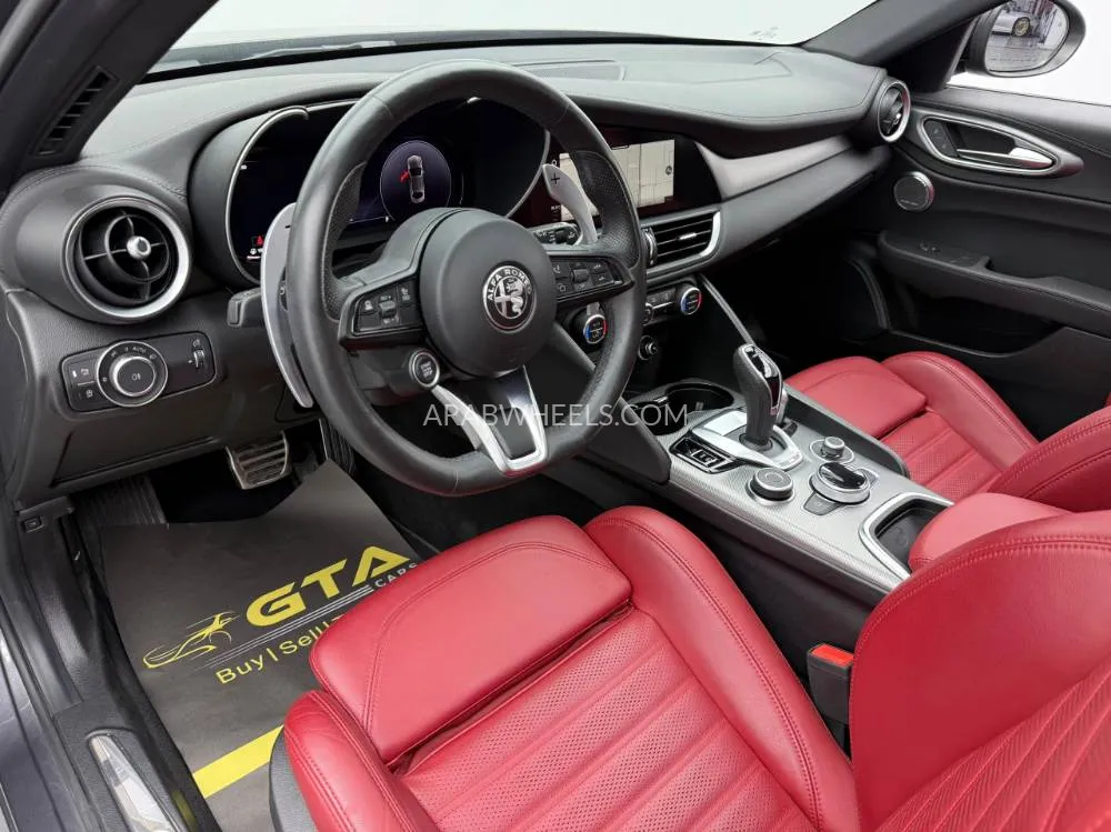 Alfa Romeo Giulia 2024 for Sale in Dubai Image-14