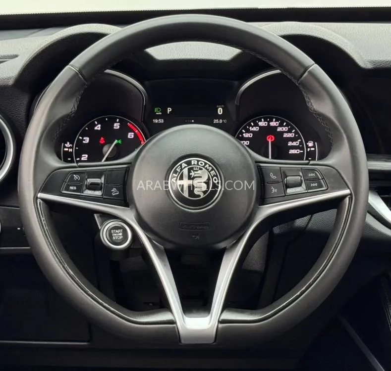 الفا روميو ستيلفيو 2018 for Sale in دبي Image-9