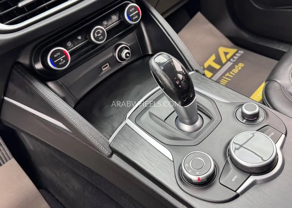 الفا روميو ستيلفيو 2018 for Sale in دبي Image-10