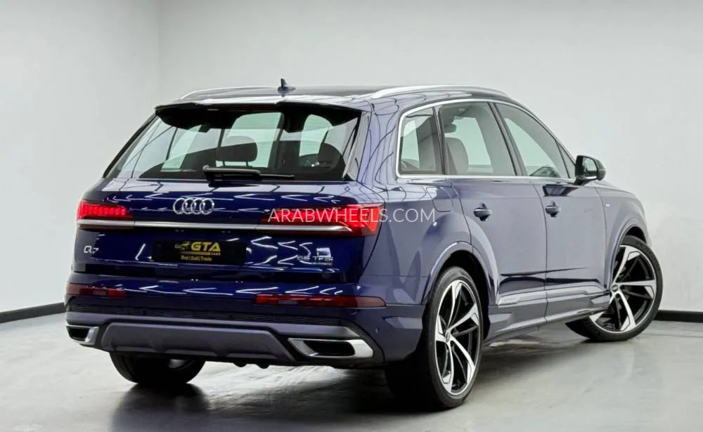 Audi Q7 2021 for Sale in Dubai Image-4