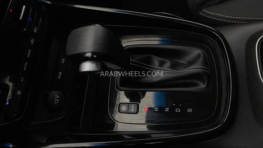 Chevrolet Captiva 2023 for Sale in Dubai Image-18