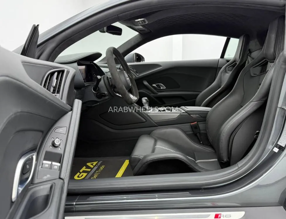 Audi R8 2016 for Sale in Dubai Image-9