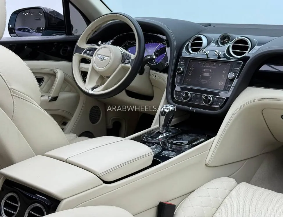 بينتلي بينتايجا 2019 for Sale in دبي Image-12