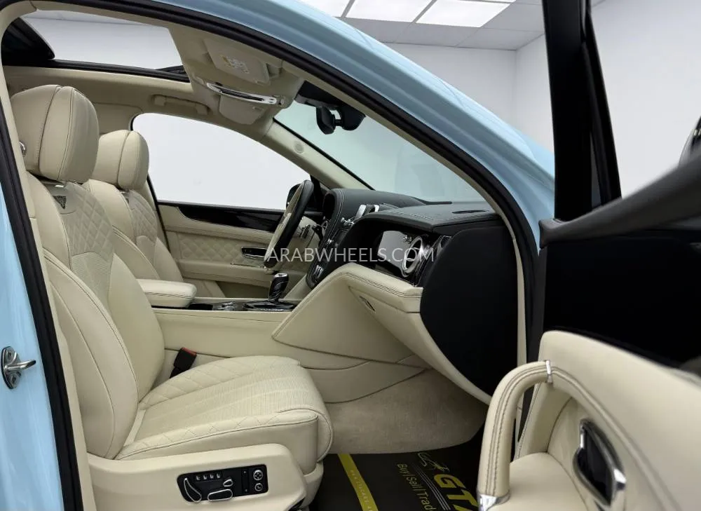 بينتلي بينتايجا 2019 for Sale in دبي Image-15
