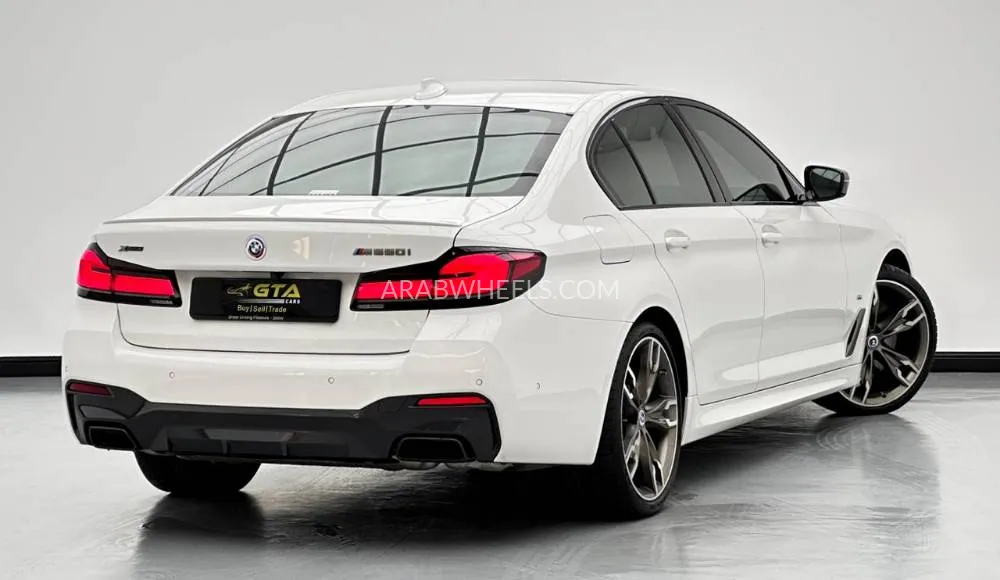 بي إم دبليو الفئة الخامسة 2023 for Sale in دبي Image-4