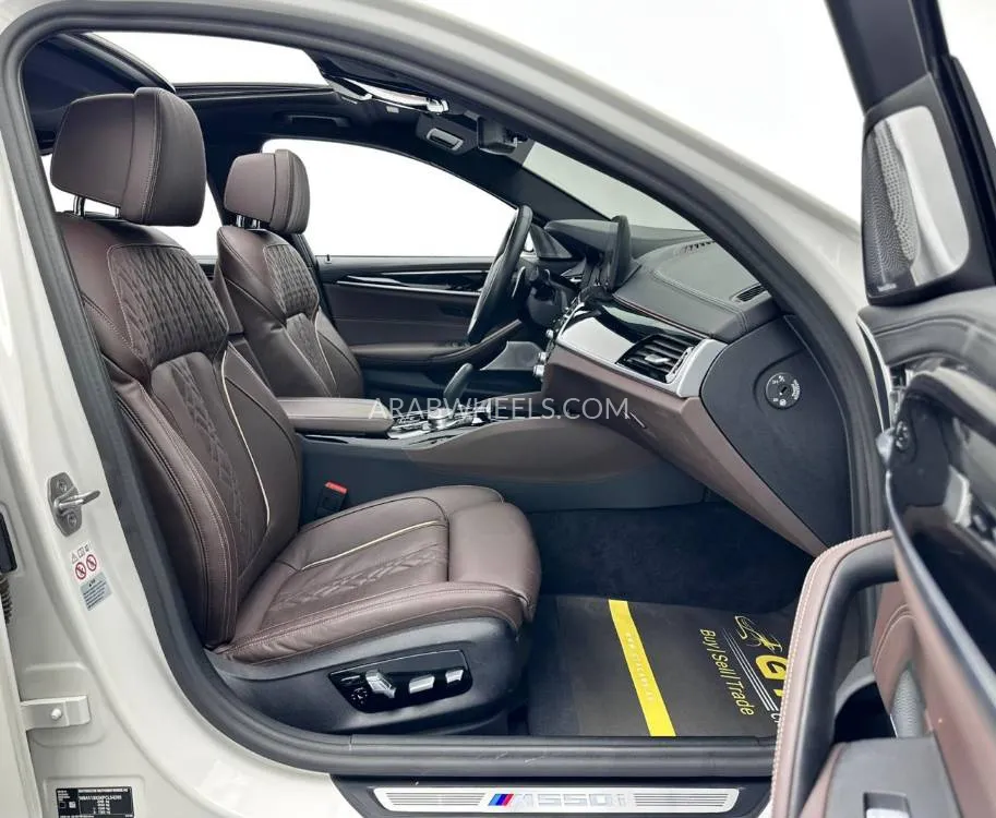 بي إم دبليو الفئة الخامسة 2023 for Sale in دبي Image-17