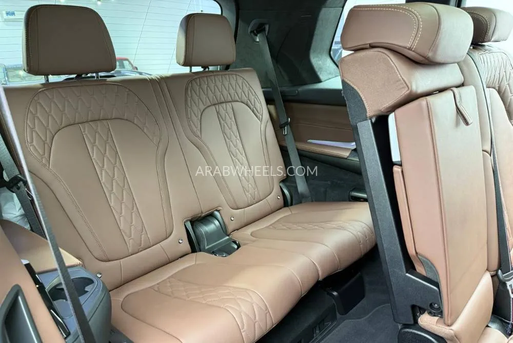 BMW X7 2024 for Sale in Dubai Image-17
