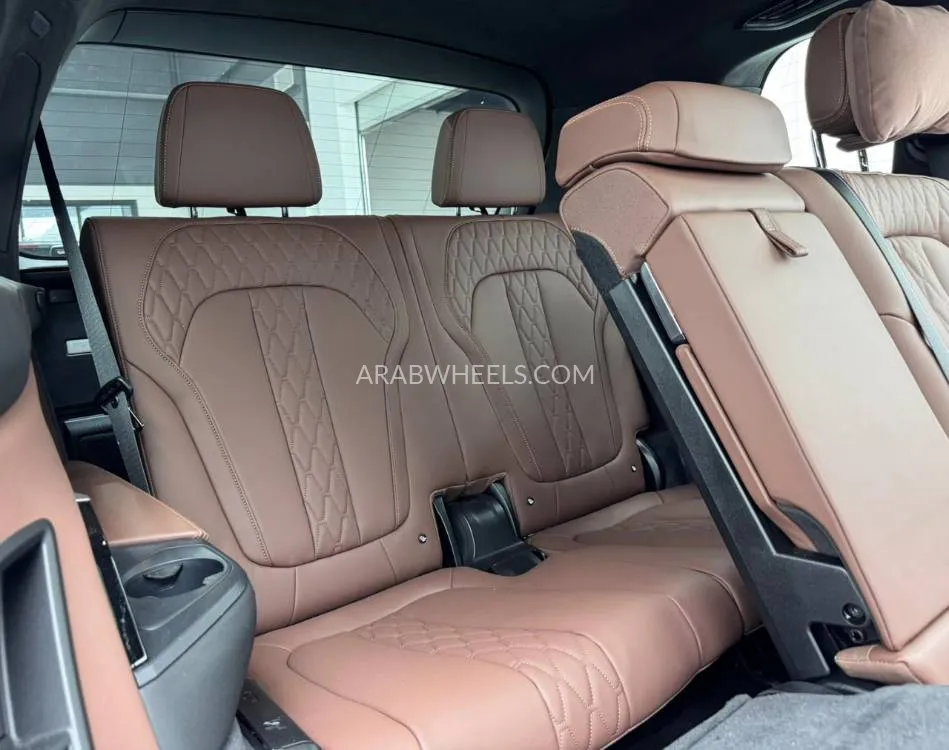 BMW X7 2025 for Sale in Dubai Image-18