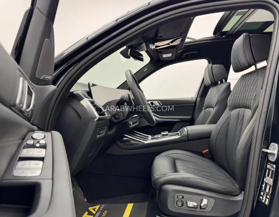 BMW X7 2025 for Sale in Dubai Image-11
