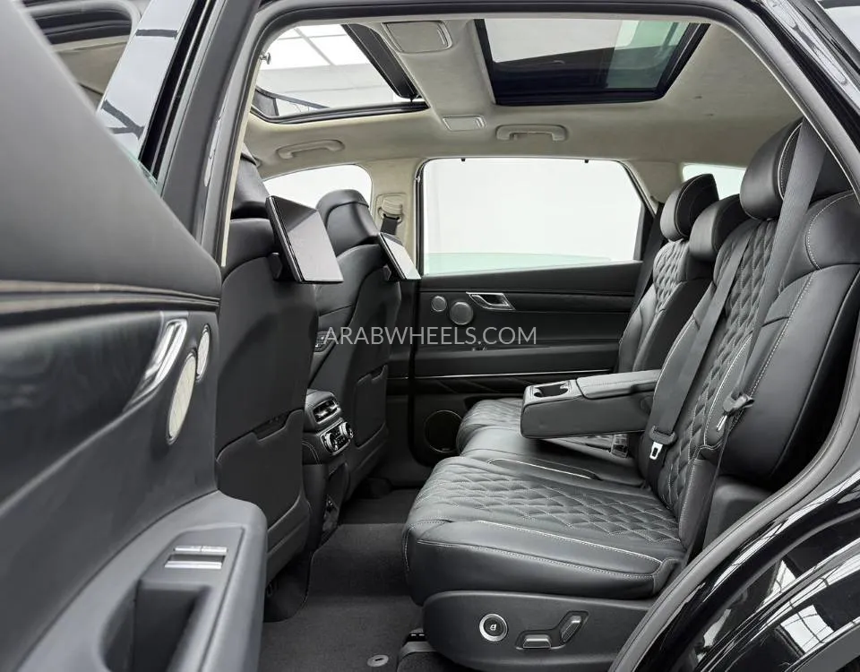 Genesis G90 2023 for Sale in Dubai Image-17