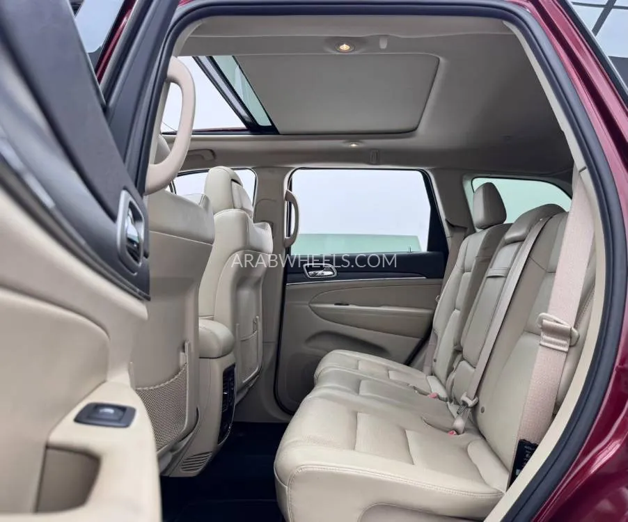 Jeep Cherokee 2020 for Sale in Dubai Image-13